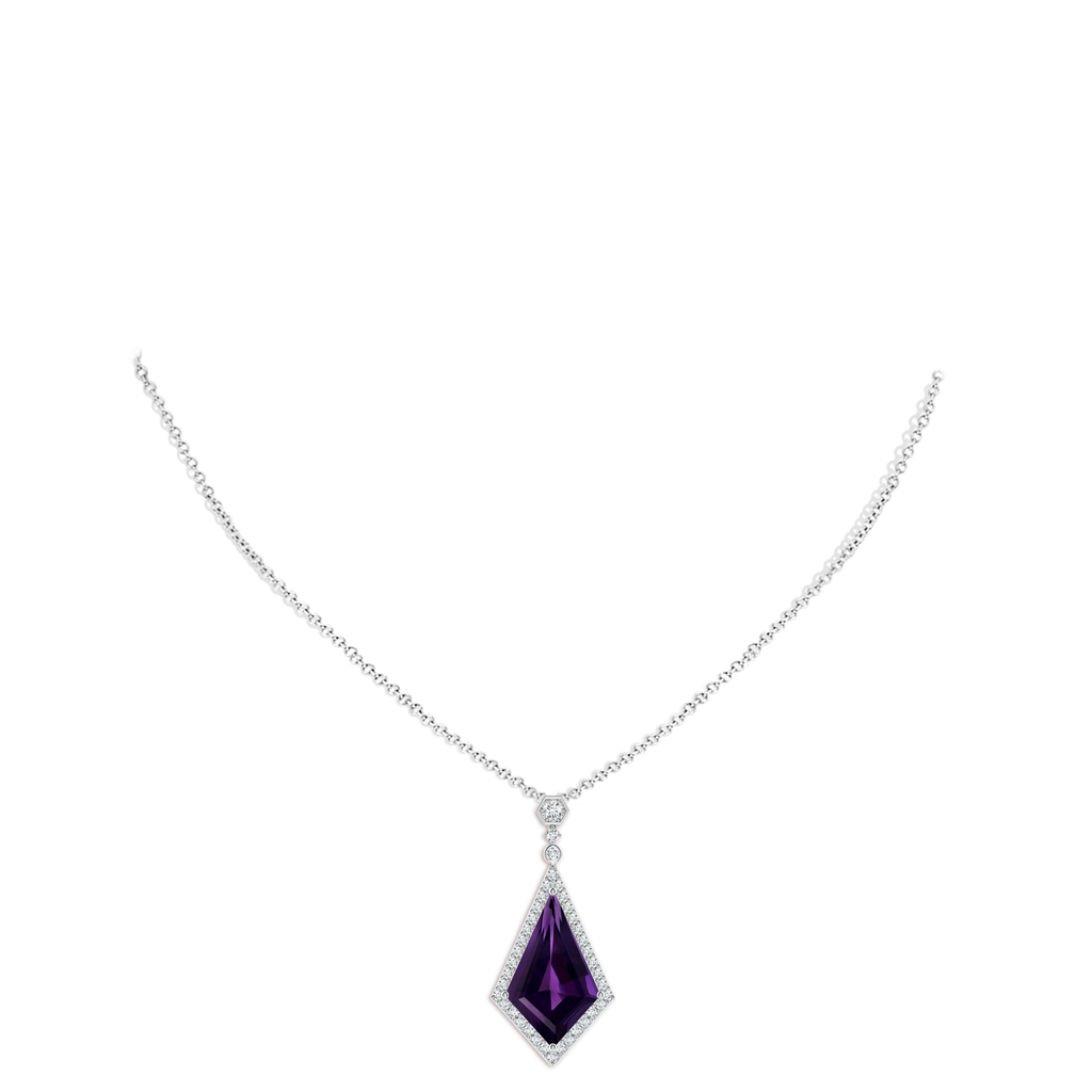 23.10x14.03x8.59mm AAAA GIA Certified Moroccan Style Kite-Shaped Amethyst Pendant in White Gold pen