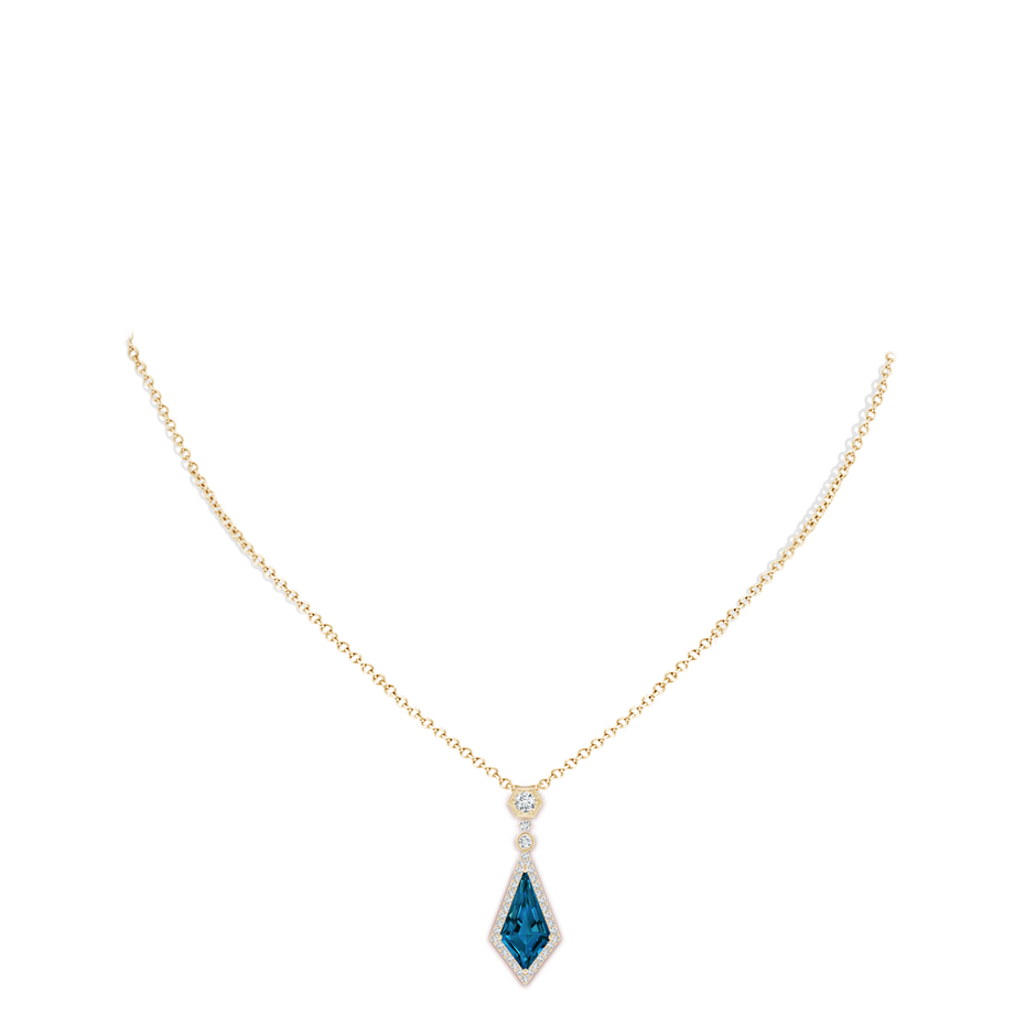 15x8mm AAAA Moroccan Style Kite-Shaped London Blue Topaz Pendant in Yellow Gold body-neck