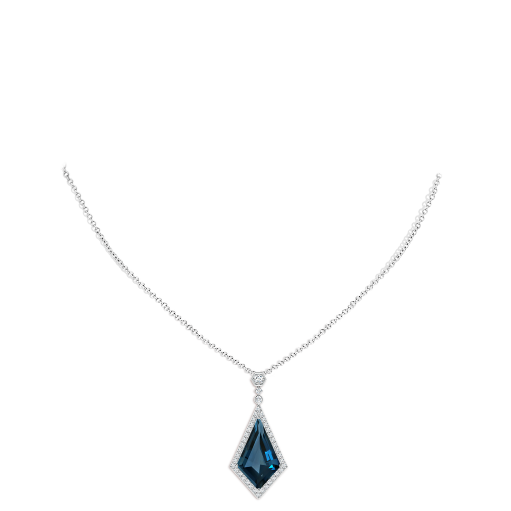 22.24x14.00x7.97mm AAAA GIA Certified Moroccan Style Kite-Shaped London Blue Topaz Pendant in White Gold pen