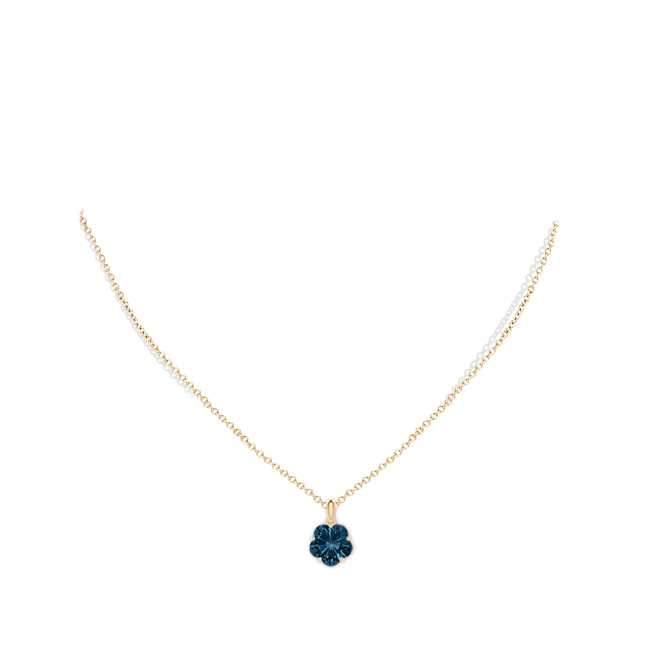 10mm AAAA Solitaire Five-Petal Flower London Blue Topaz Pendant in Yellow Gold body-neck