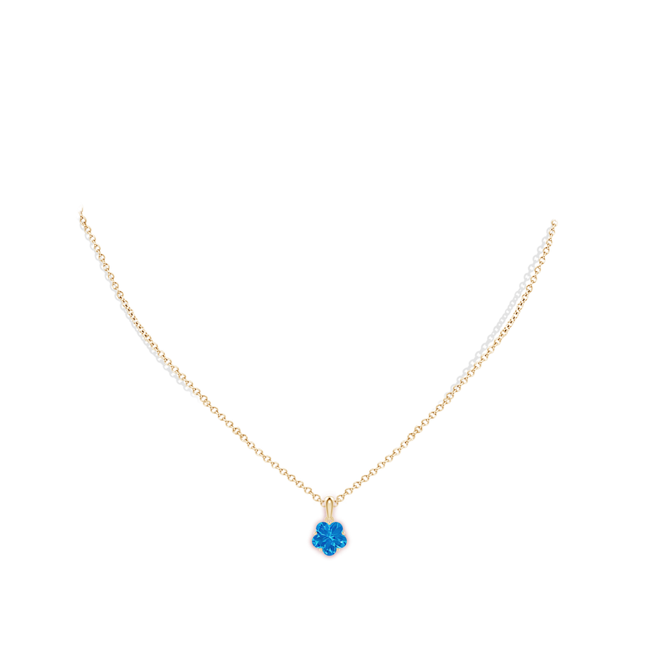 8mm AAAA Classic Five-Petal Flower Swiss Blue Topaz Pendant in Yellow Gold body-neck