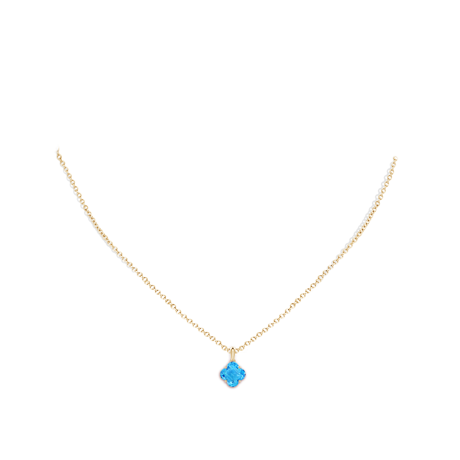 8mm AAAA Clover-Shaped Swiss Blue Topaz Solitaire Pendant in Yellow Gold body-neck