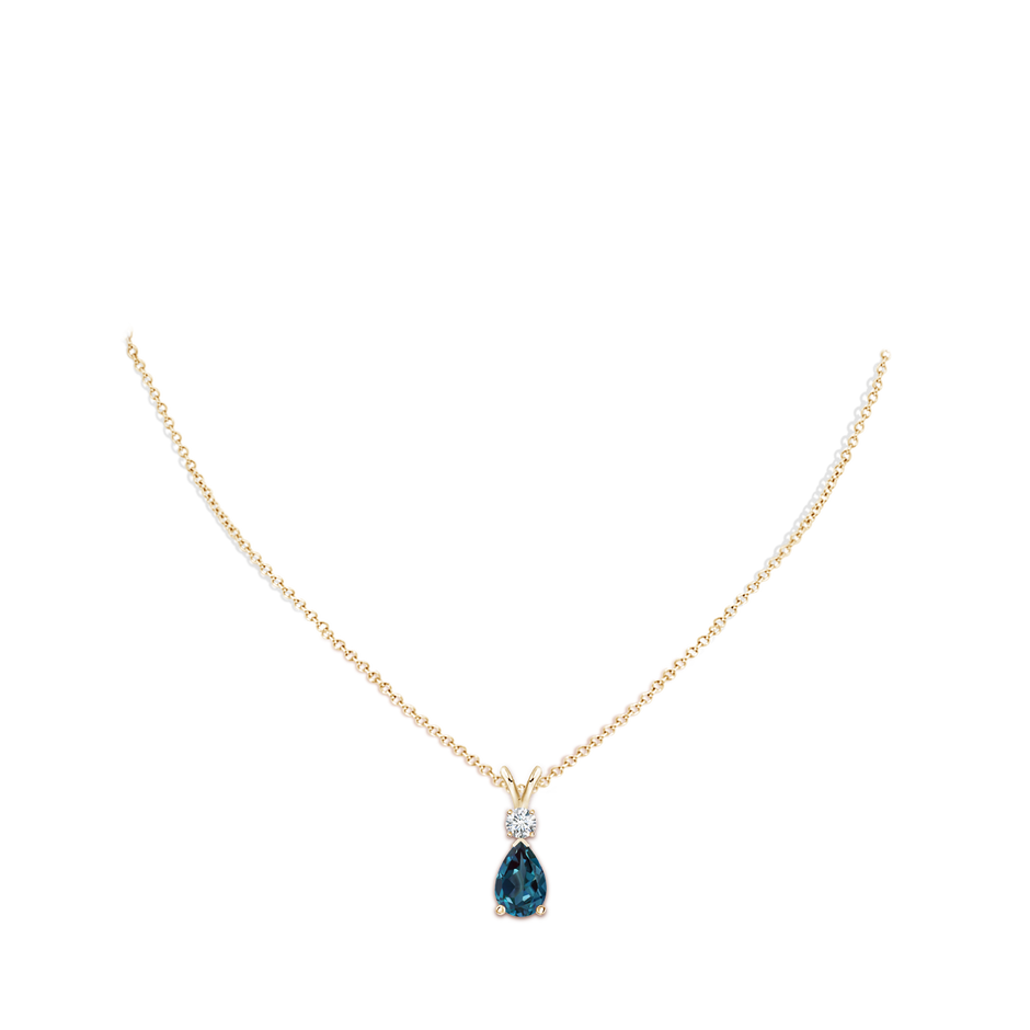10x7mm Labgrown Lab-Grown Alexandrite Teardrop Pendant with Diamond in 18K Yellow Gold pen