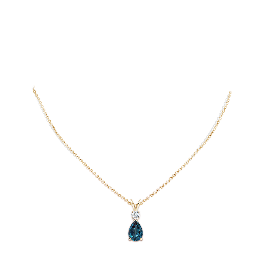 12x8mm Labgrown Lab-Grown Alexandrite Teardrop Pendant with Diamond in Yellow Gold pen