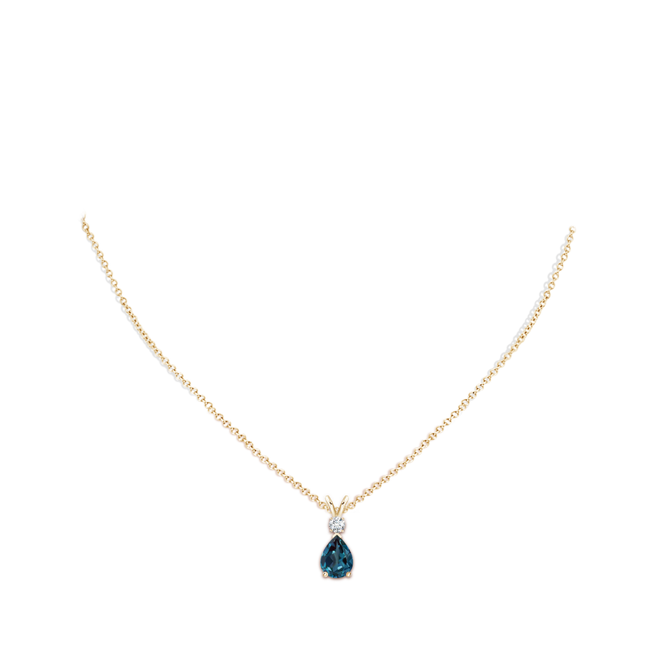 8x6mm Labgrown Lab-Grown Alexandrite Teardrop Pendant with Diamond in Yellow Gold pen