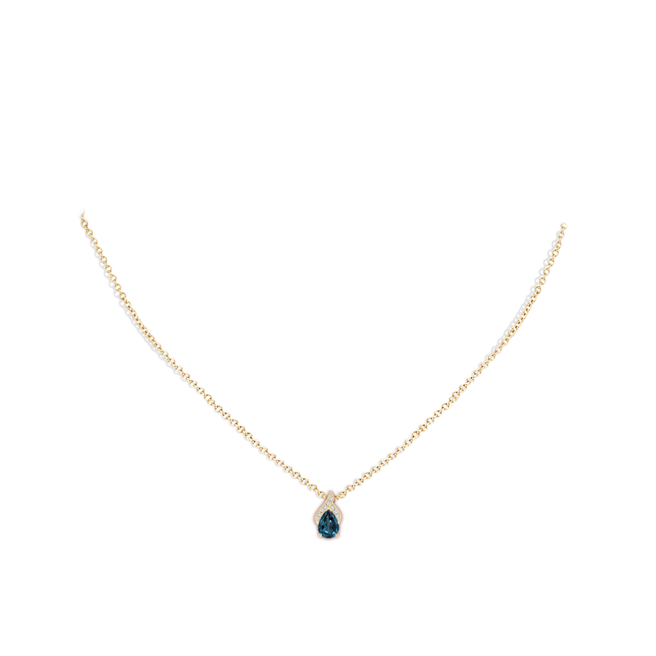 7x5mm Labgrown Solitaire Pear-Shaped Lab-Grown Alexandrite Flame Pendant in Yellow Gold pen