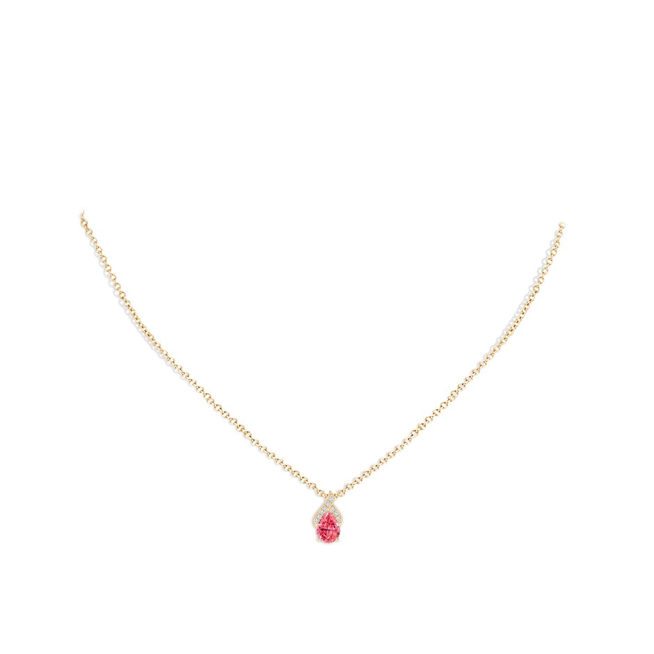 7x5mm Labgrown Solitaire Pear-Shaped Lab-Grown Fancy Intense Pink Diamond Flame Pendant in Yellow Gold pen