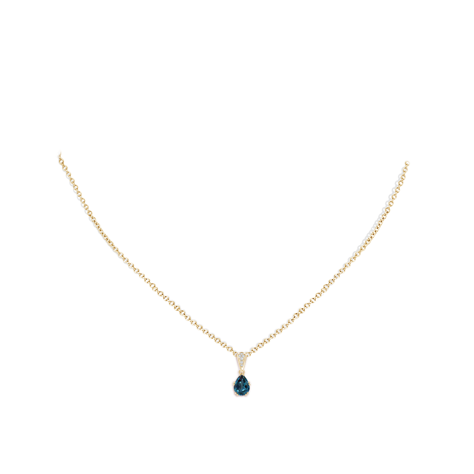 7x5mm Labgrown Vintage Style Pear Lab-Grown Alexandrite Drop Pendant with Diamonds in Yellow Gold pen