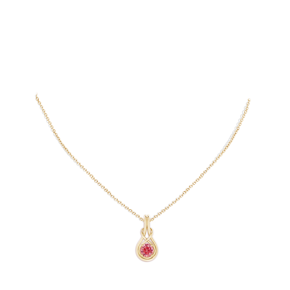 6.4mm Labgrown Round Lab-Grown Fancy Intense Pink Diamond Solitaire Infinity Knot Pendant in Yellow Gold pen