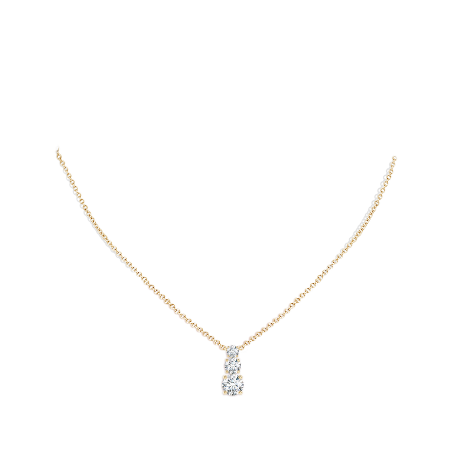 7.4mm FGVS Lab-Grown Diamond Three Stone Pendant in Yellow Gold pen