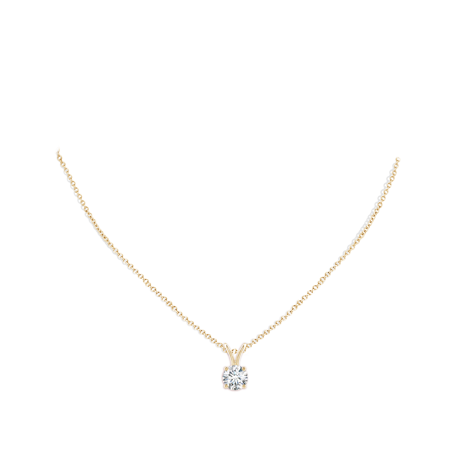 5.9mm FGVS Lab-Grown Round Diamond Solitaire V-Bale Pendant in Yellow Gold pen