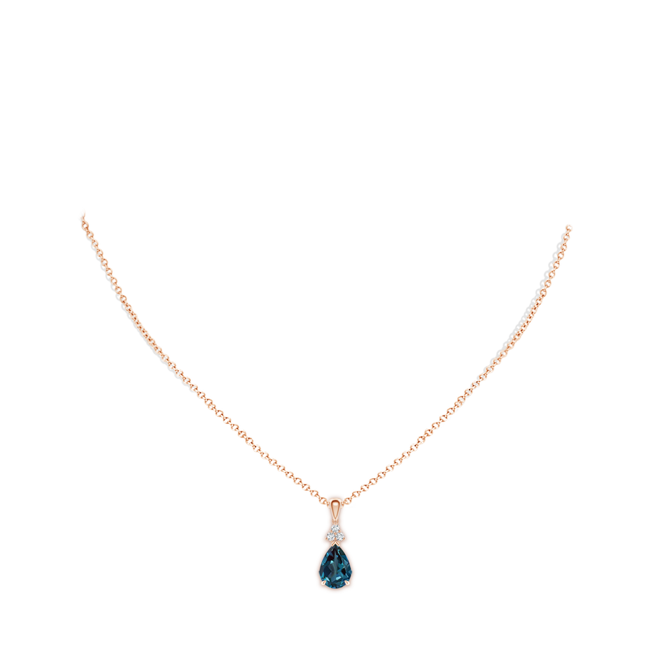 10x7mm Labgrown Claw-Set Lab-Grown Alexandrite Drop Pendant with Trio Diamonds in Rose Gold pen
