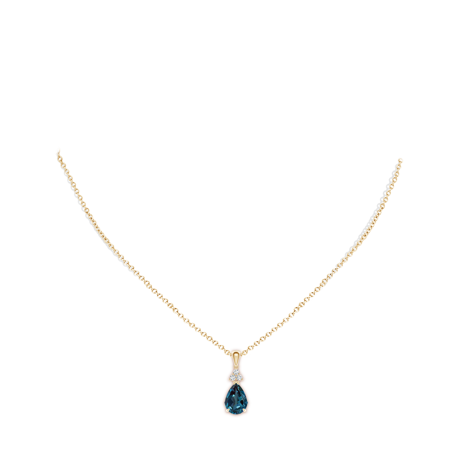 10x7mm Labgrown Claw-Set Lab-Grown Alexandrite Drop Pendant with Trio Diamonds in Yellow Gold pen