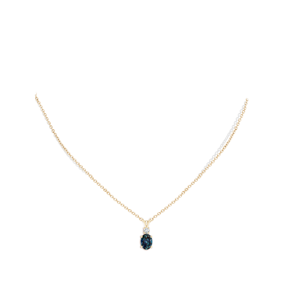 8x6mm Labgrown V-Bale Oval Lab-Grown Alexandrite Solitaire Pendant with Diamond in Yellow Gold pen