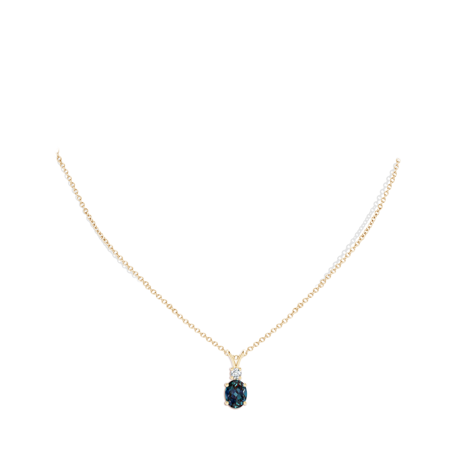 9x7mm Labgrown V-Bale Oval Lab-Grown Alexandrite Solitaire Pendant with Diamond in Yellow Gold pen