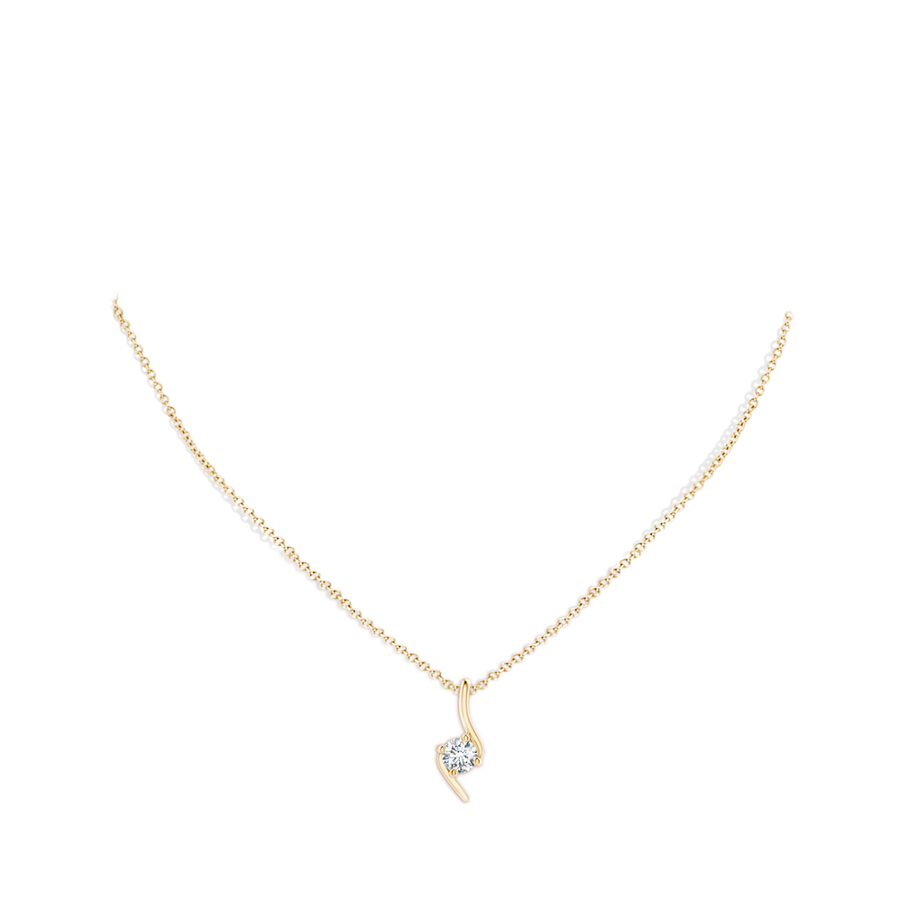 5.1mm FGVS Lab-Grown Prong-Set Diamond Solitaire Bypass Pendant in Yellow Gold pen