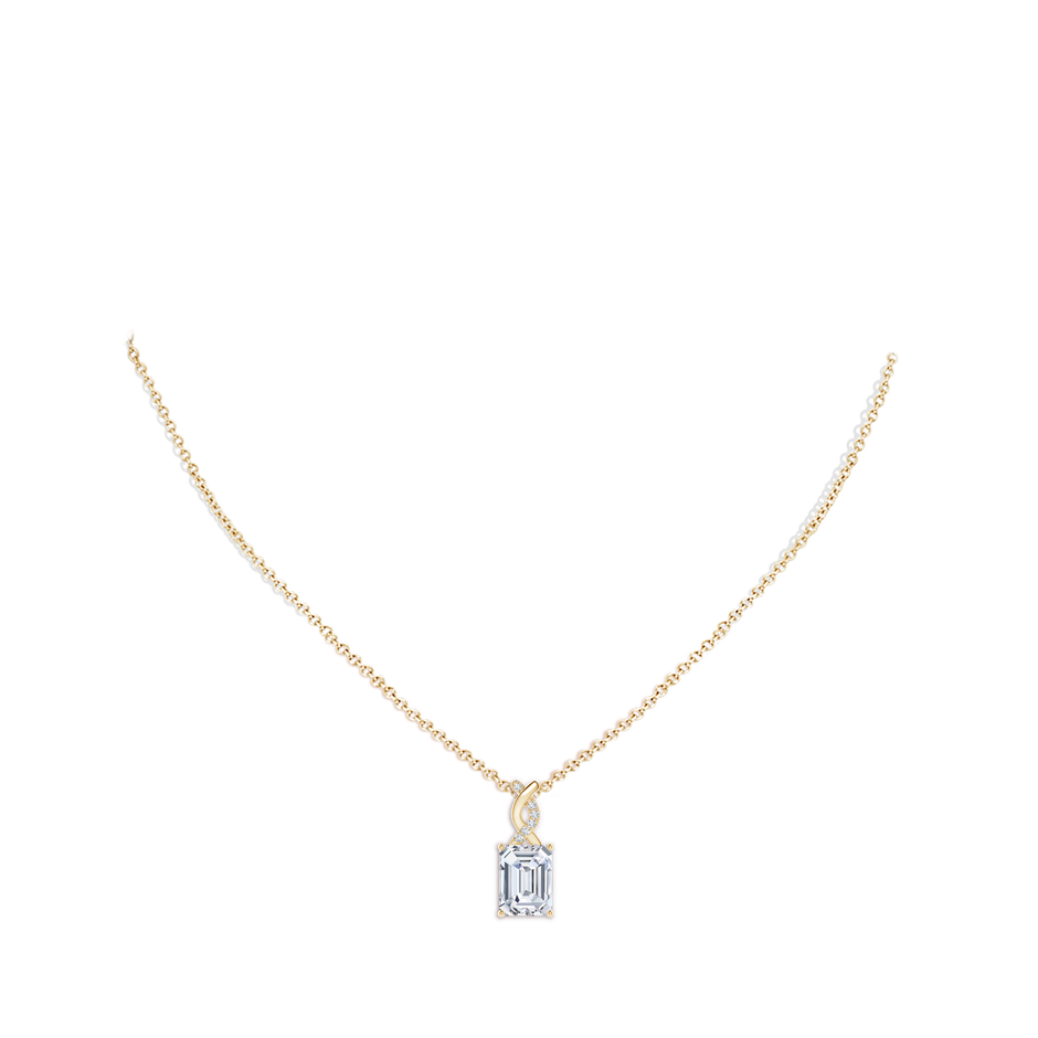 10x7.5mm FGVS Lab-Grown Diamond Pendant with Entwined Bale in Yellow Gold pen