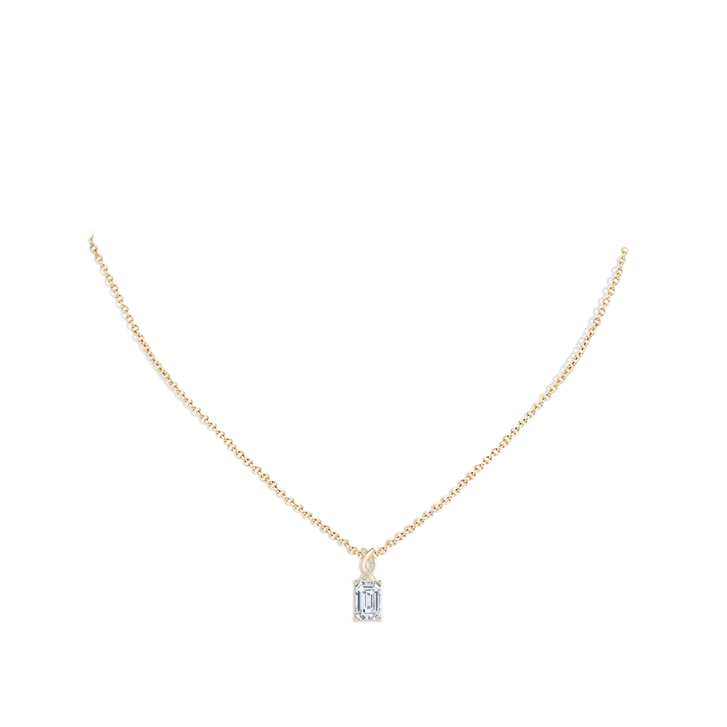 6x4mm FGVS Lab-Grown Diamond Pendant with Entwined Bale in Yellow Gold pen
