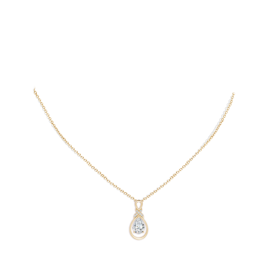 7x5mm FGVS Lab-Grown Diamond Infinity Pendant with X Motif in Yellow Gold pen