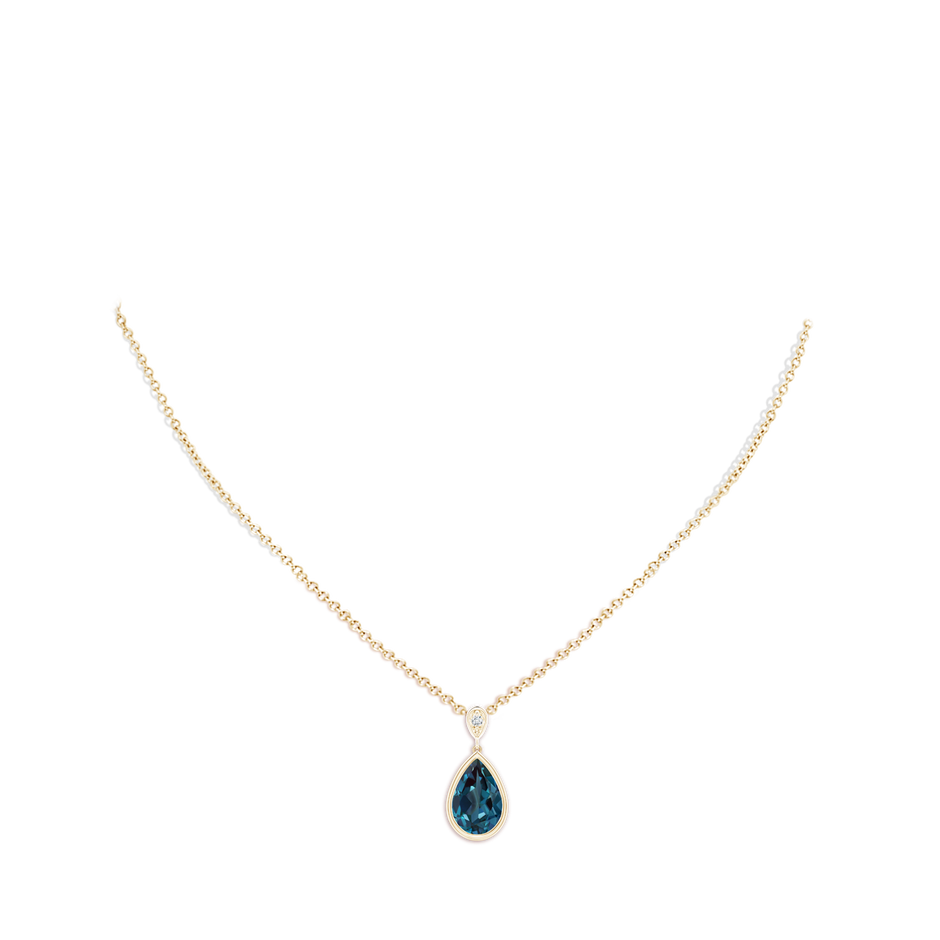 12x8mm Labgrown Bezel-Set Lab-Grown Alexandrite Teardrop Pendant with Diamond in Yellow Gold pen