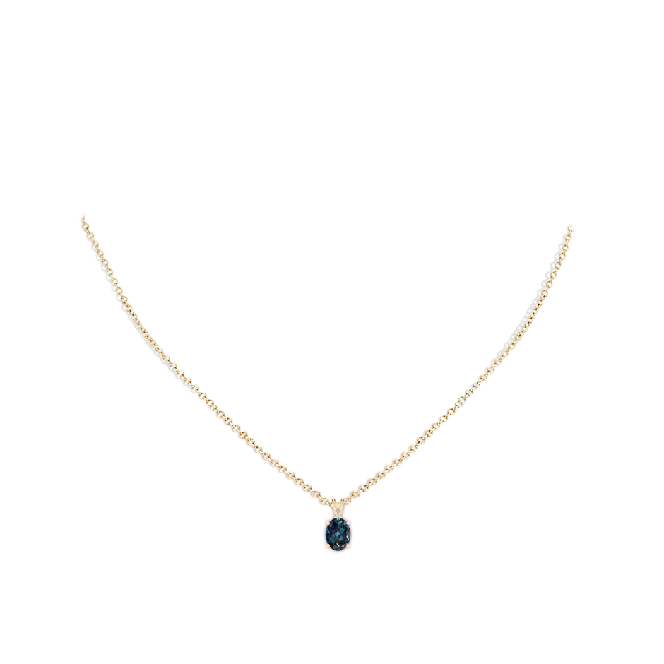 8x6mm Labgrown Vintage Inspired Solitaire Oval Lab-Grown Alexandrite Pendant in Yellow Gold pen