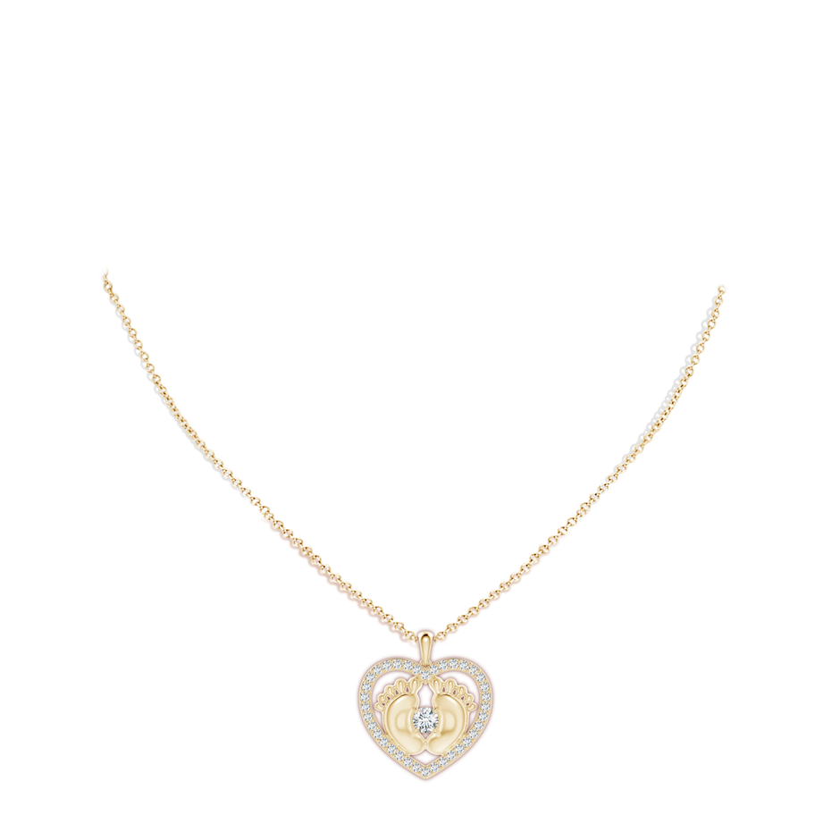 5.1mm FGVS Lab-Grown Diamond Heart & Baby Feet Pendant in Yellow Gold pen