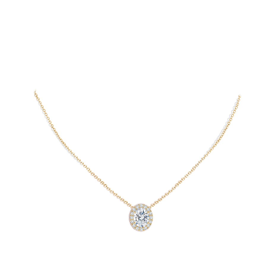 9x7mm FGVS Lab-Grown Oval Diamond Halo Pendant in Yellow Gold pen