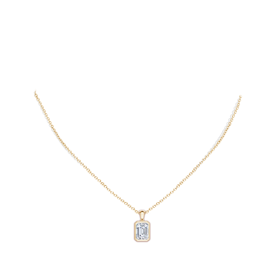 10x7mm FGVS Lab-Grown Bezel-Set Emerald-Cut Diamond Solitaire Pendant in Yellow Gold pen