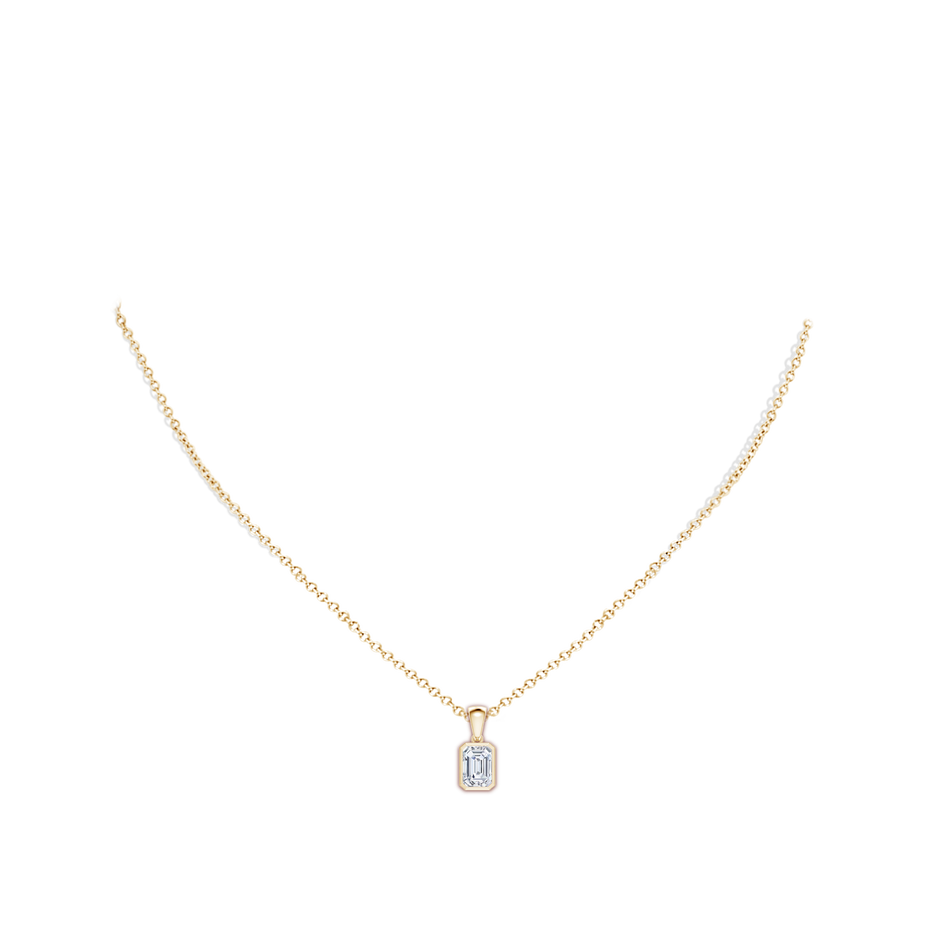 7x5mm FGVS Lab-Grown Bezel-Set Emerald-Cut Diamond Solitaire Pendant in Yellow Gold pen