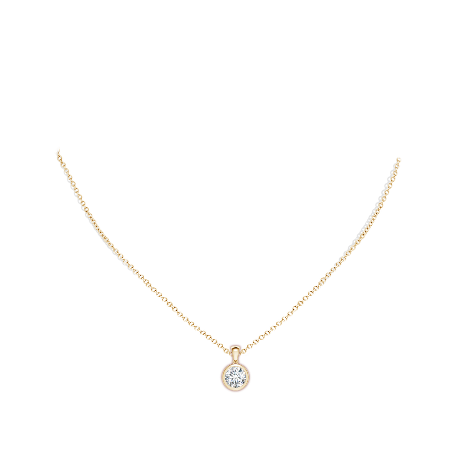 7.4mm FGVS Lab-Grown Bezel-Set Round Diamond Solitaire Pendant in Yellow Gold pen