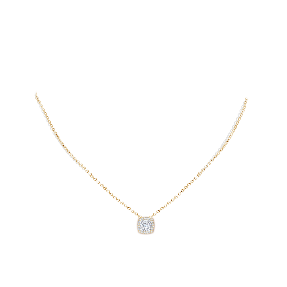 6.5mm FGVS Vintage Inspired Cushion Lab-Grown Diamond Halo Pendant in Yellow Gold pen