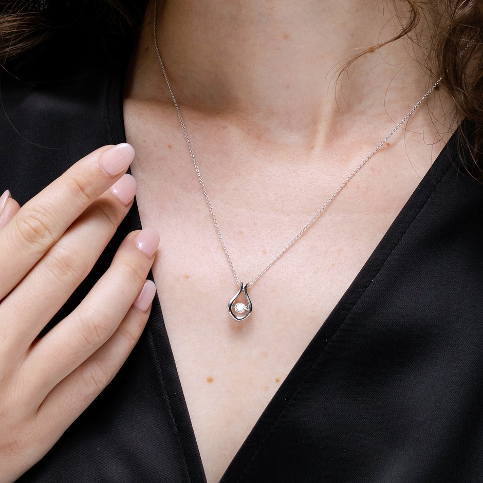 Rocking diamond solitaire drop pendant Clearance