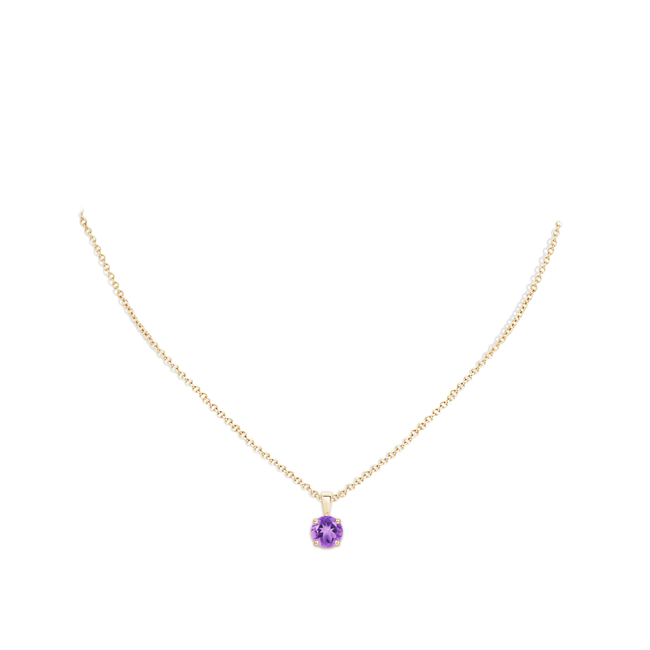 7mm A Classic Prong-Set Round Amethyst Solitaire Pendant in Yellow Gold pen