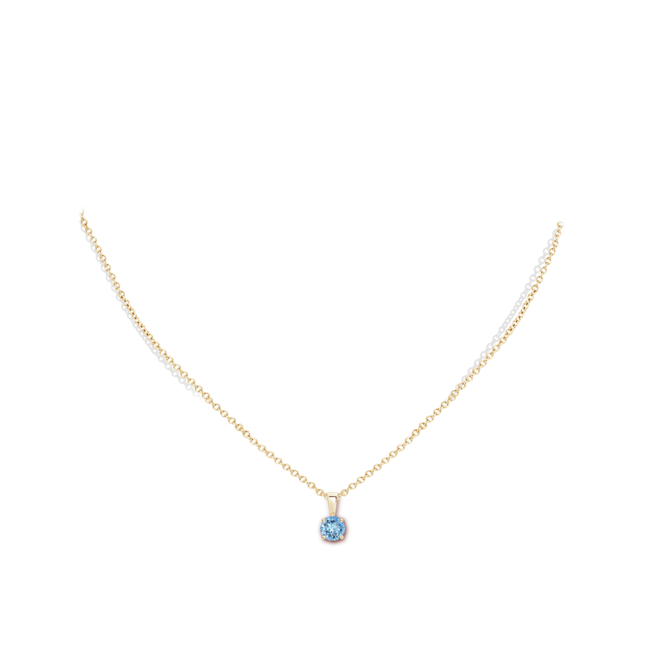 5mm AAAA Classic Prong-Set Round Aquamarine Solitaire Pendant in Yellow Gold pen