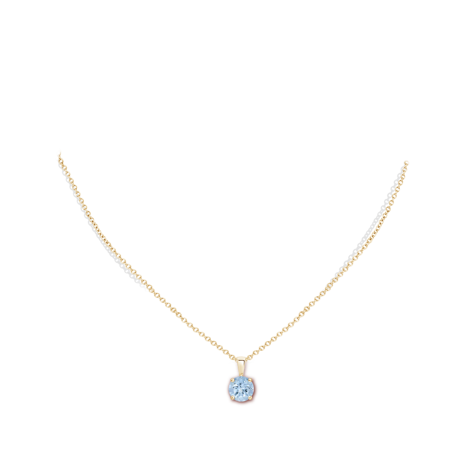 7mm AA Classic Prong-Set Round Aquamarine Solitaire Pendant in Yellow Gold pen