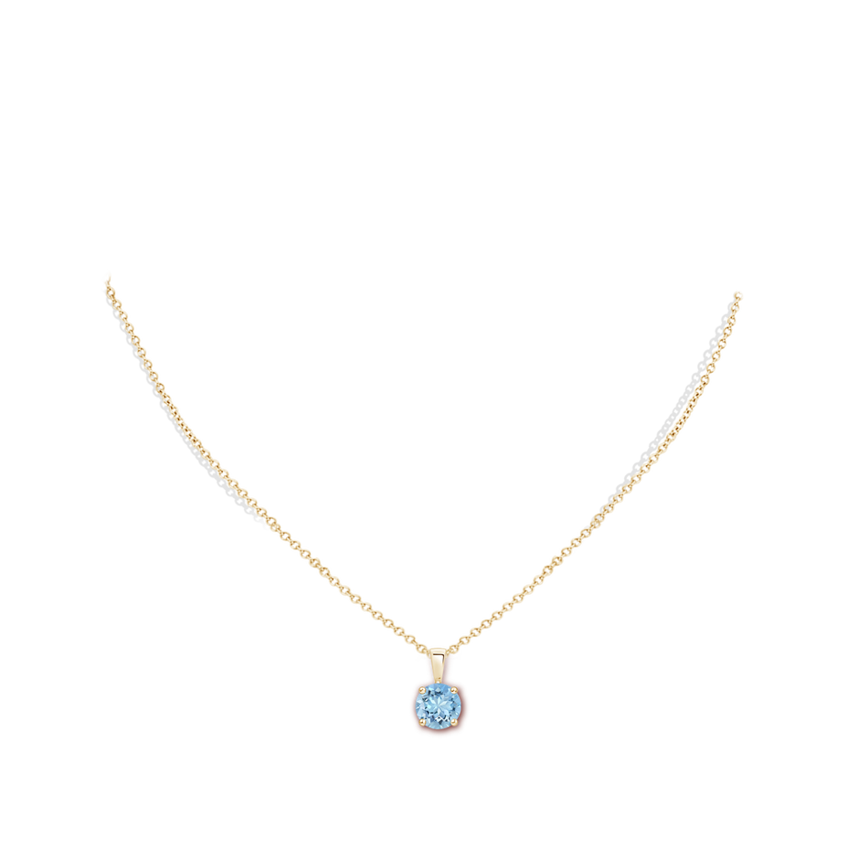 7mm AAAA Classic Prong-Set Round Aquamarine Solitaire Pendant in Yellow Gold pen