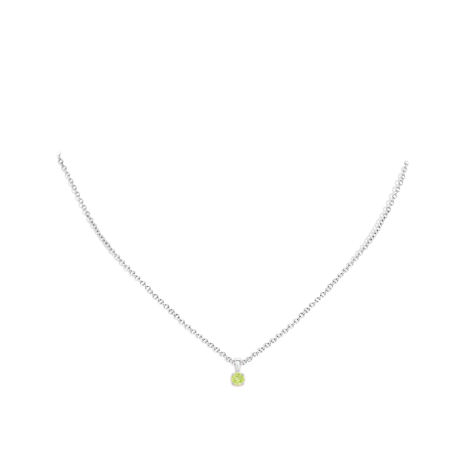 4mm A Classic Prong-Set Round Peridot Solitaire Pendant in S999 Silver pen