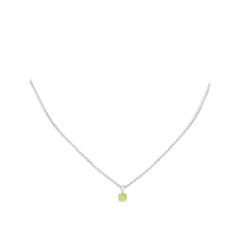 5mm A Classic Prong-Set Round Peridot Solitaire Pendant in S999 Silver pen