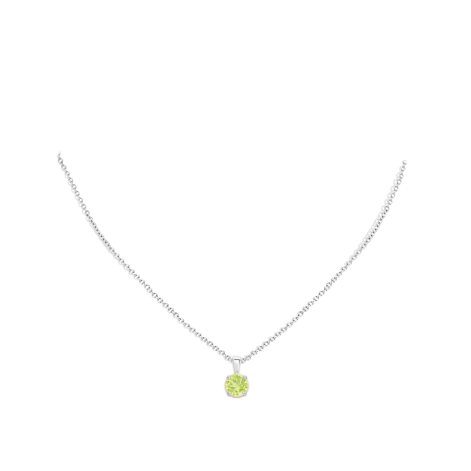 7mm A Classic Prong-Set Round Peridot Solitaire Pendant in S999 Silver pen