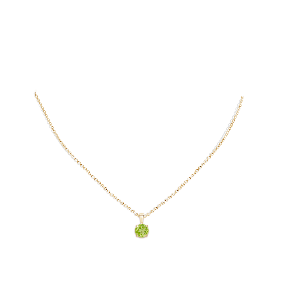 7mm AA Classic Prong-Set Round Peridot Solitaire Pendant in Yellow Gold pen