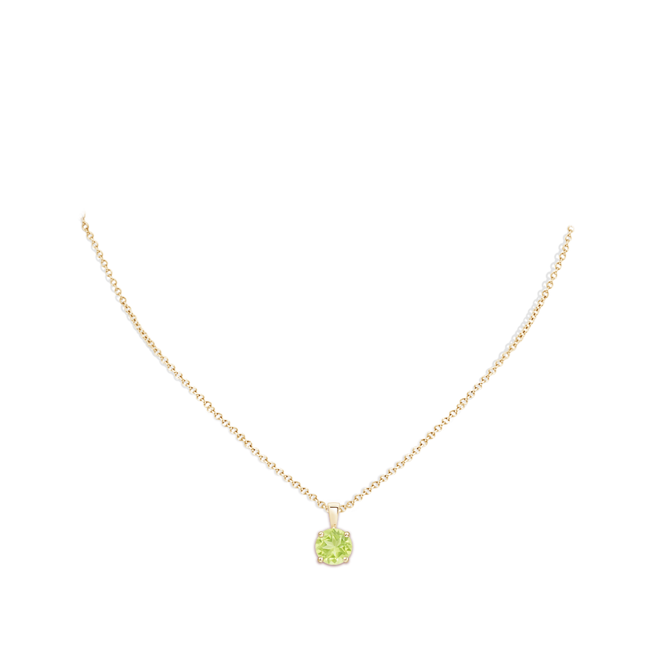 8mm A Classic Prong-Set Round Peridot Solitaire Pendant in Yellow Gold pen