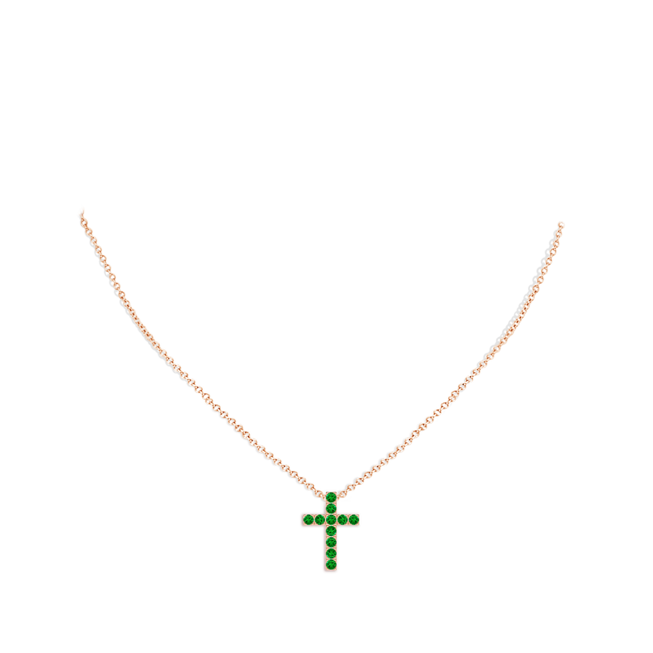 2mm AAAA Flat Prong-Set Emerald Cross Pendant in Rose Gold pen