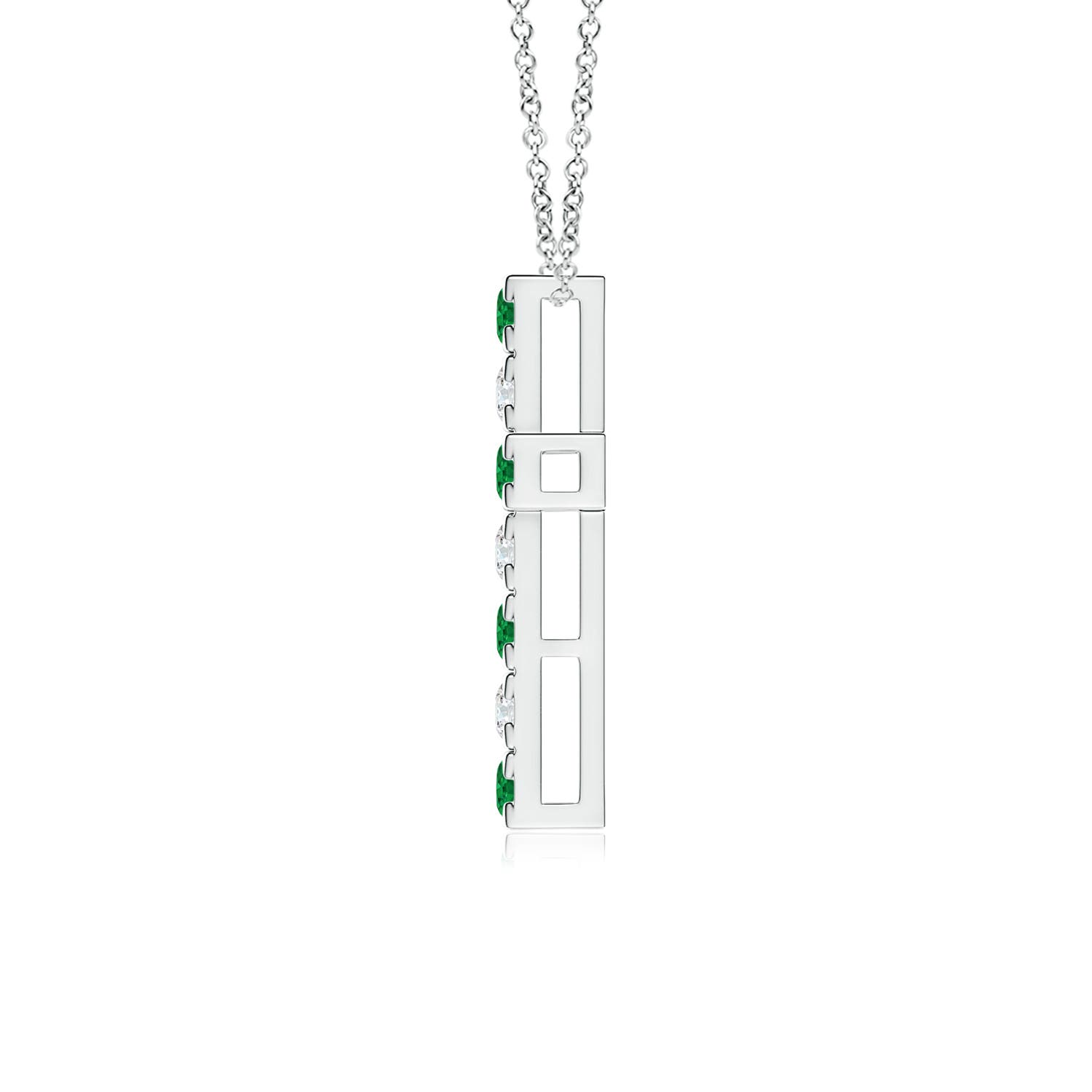 AAA - Emerald / 0.72 CT / 14 KT White Gold