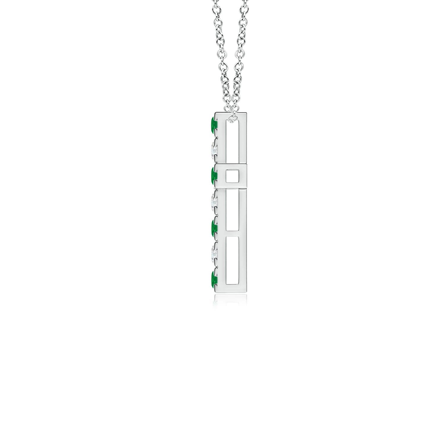 AA - Emerald / 0.45 CT / 14 KT White Gold