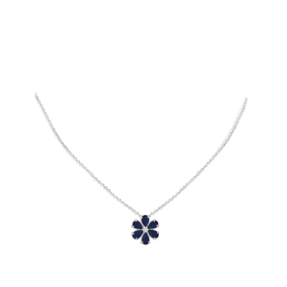 6x4mm A Blue Sapphire Flower Cluster Pendant with Diamond in White Gold pen