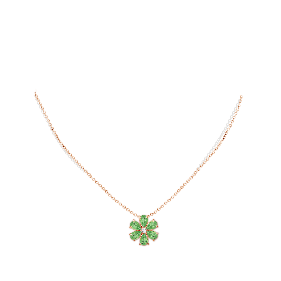 6x4mm A Tsavorite Flower Cluster Pendant with Diamond in Rose Gold pen