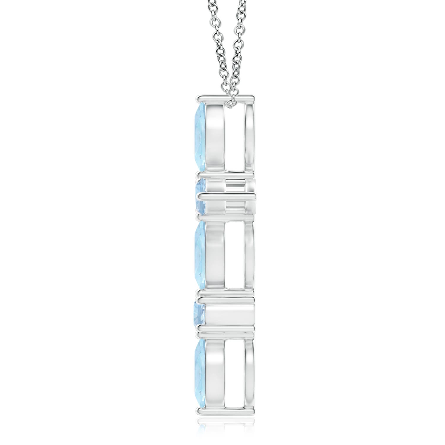 AA - Aquamarine / 0.67 CT / 14 KT White Gold