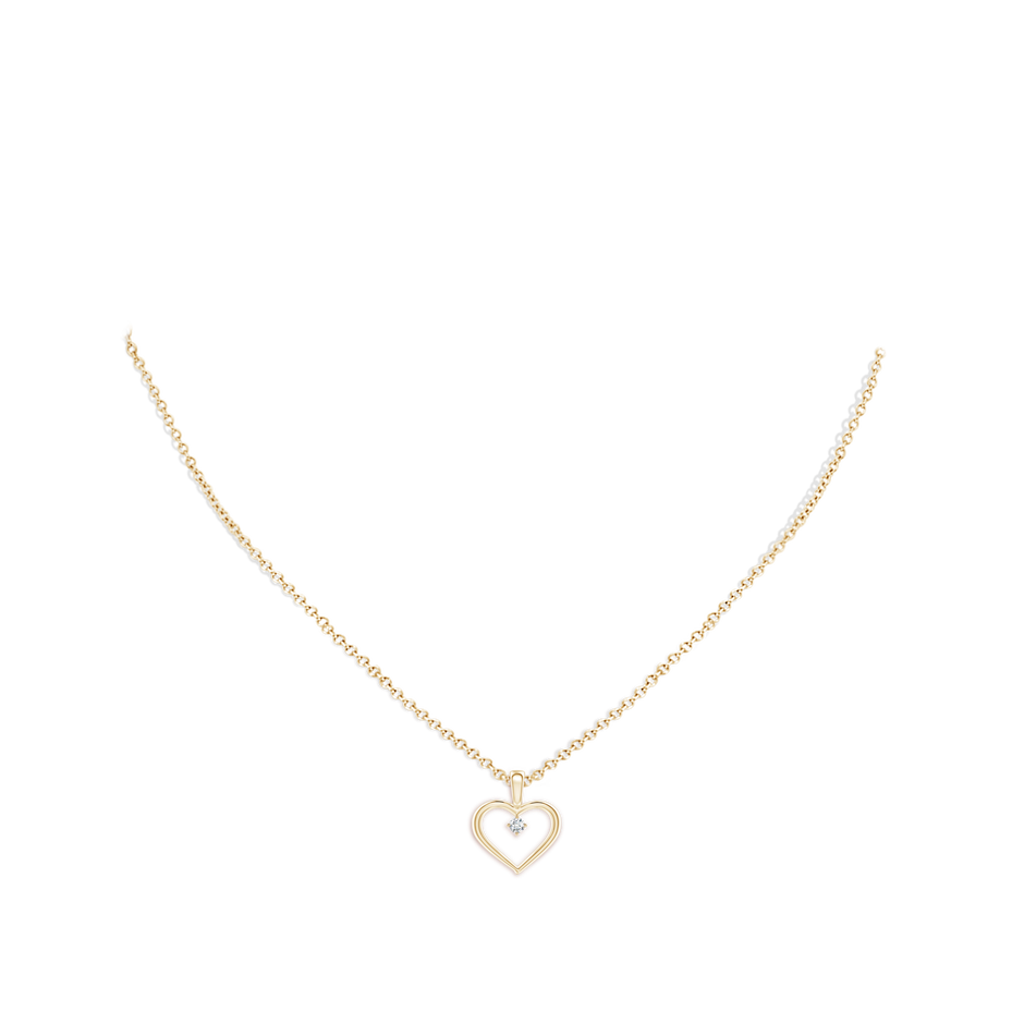 2.4mm GVS2 Solitaire Diamond Heart Pendant in 18K Yellow Gold pen