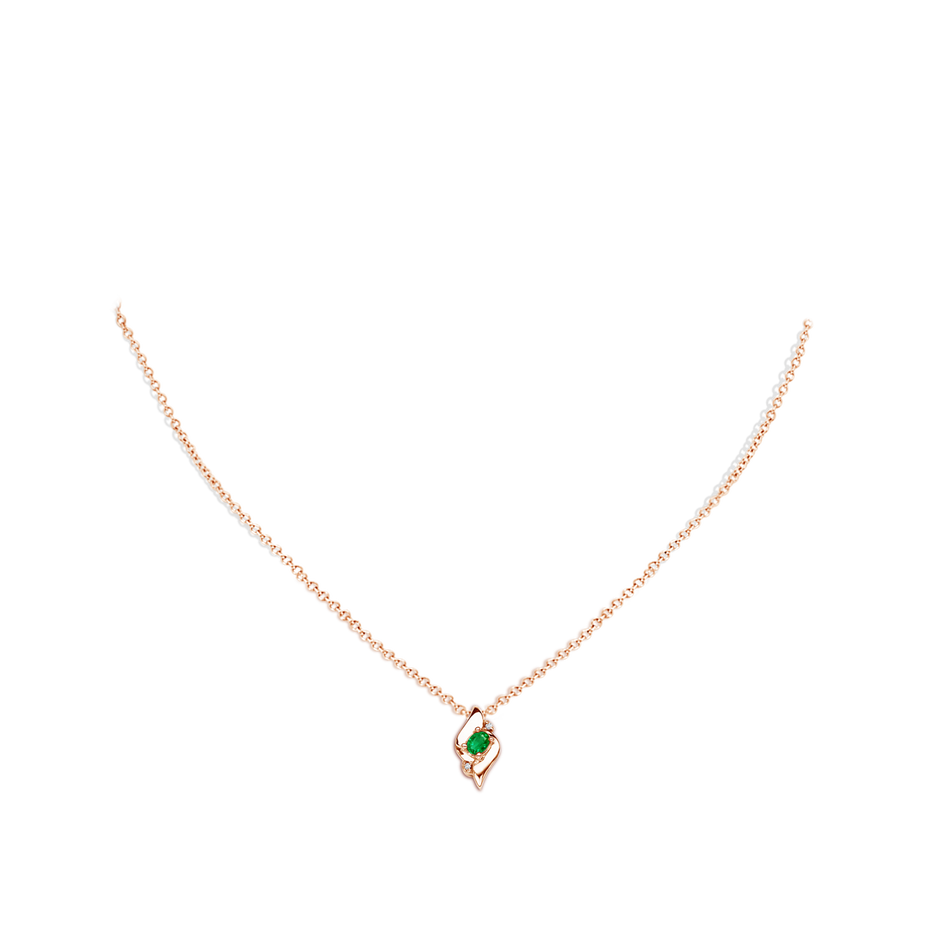 4x3mm AAA Shell Style Oval Emerald and Diamond Pendant in 18K Rose Gold pen