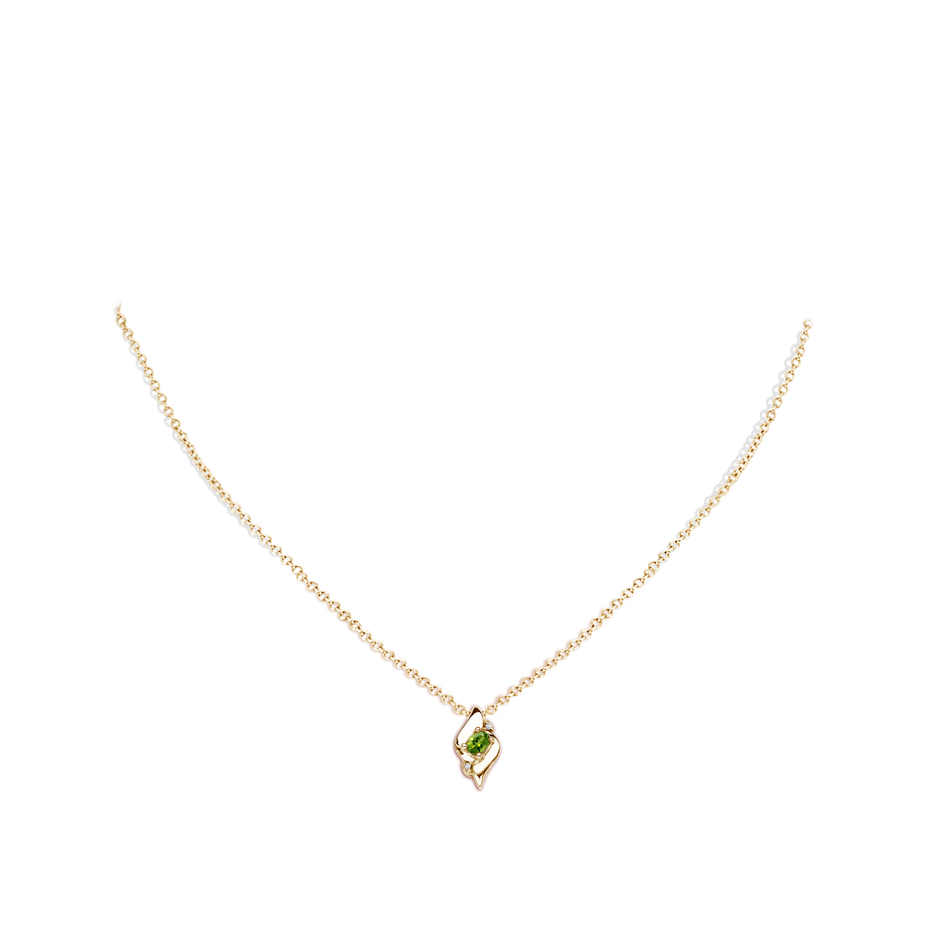 4x3mm AAAA Shell Style Oval Peridot and Diamond Pendant in Yellow Gold Body-Neck